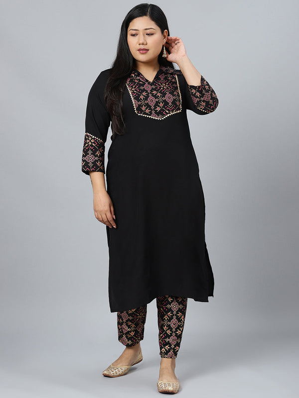 Women's Black Crepe Foil Printed Straight Kurta With Pant Set - Ziyaa