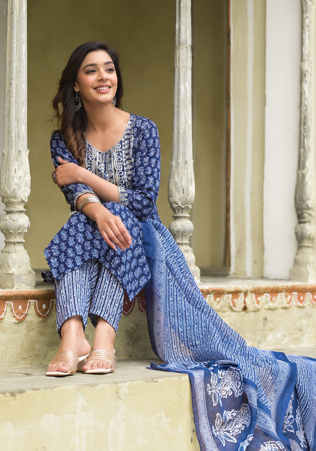 Women's Blue Printed Viscose Rayon Kurta, Pant And Dupatta Set - Alvami