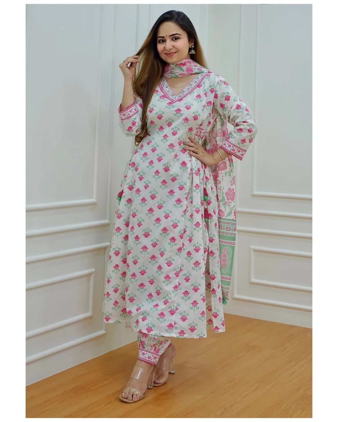 Women's White Floral Print Viscose Rayon Kurta And Pant Set - Alvami