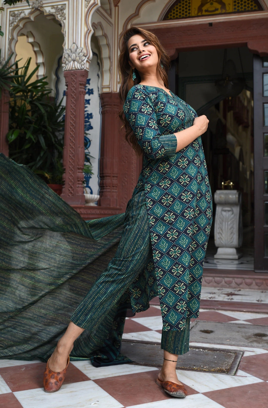 Women's Green Printed Viscose Rayon Kurta, Pant And Dupatta Set - Alvami