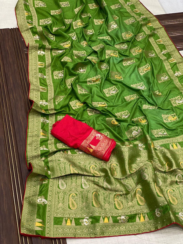 Traditional Viscos Dola Silk Saree with Latkan on Pallu, Weaving & Hand Dyeing